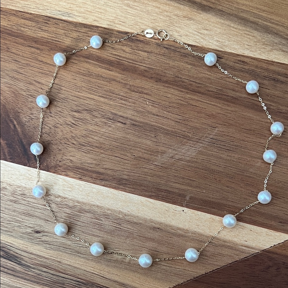 Elegant Gold and White Pearl Necklace